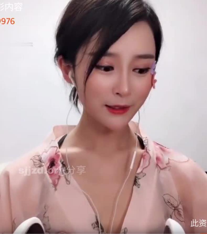 28083426.jpg 《模拟女友帮你洗脚》NJ:筱楠