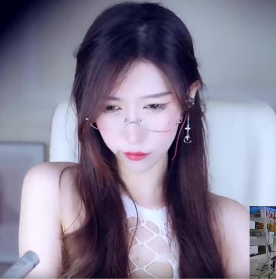 27104054.jpg ASMR 夜晚的放松助眠虎牙小一熟了